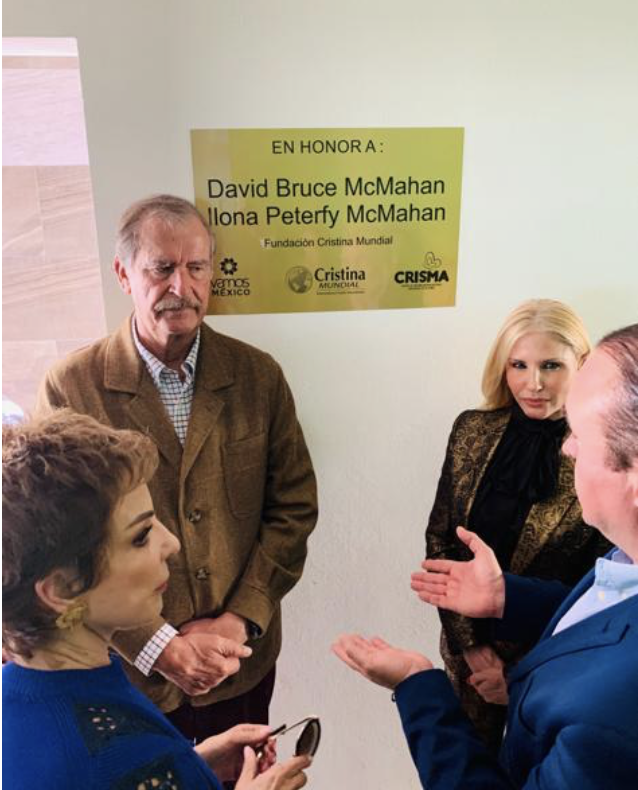 Placa en honor a David Bruce McMahan e Ilona Peterfy McMahan