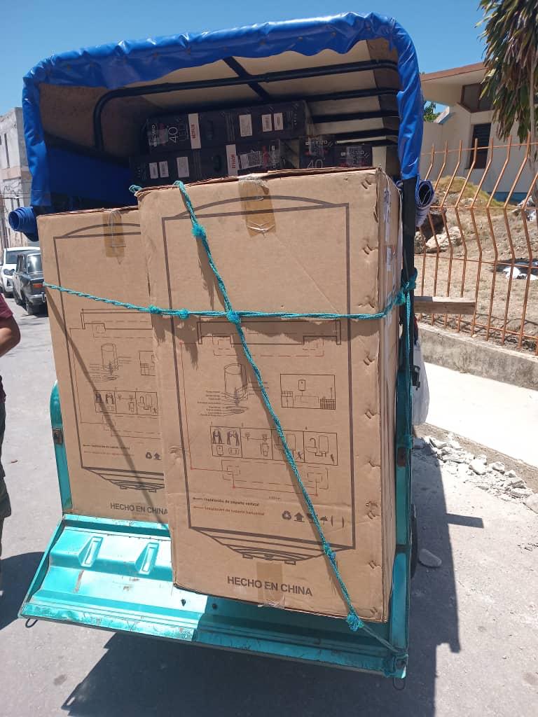 Traslado de los equipos donados hacia los hogares en La Habana